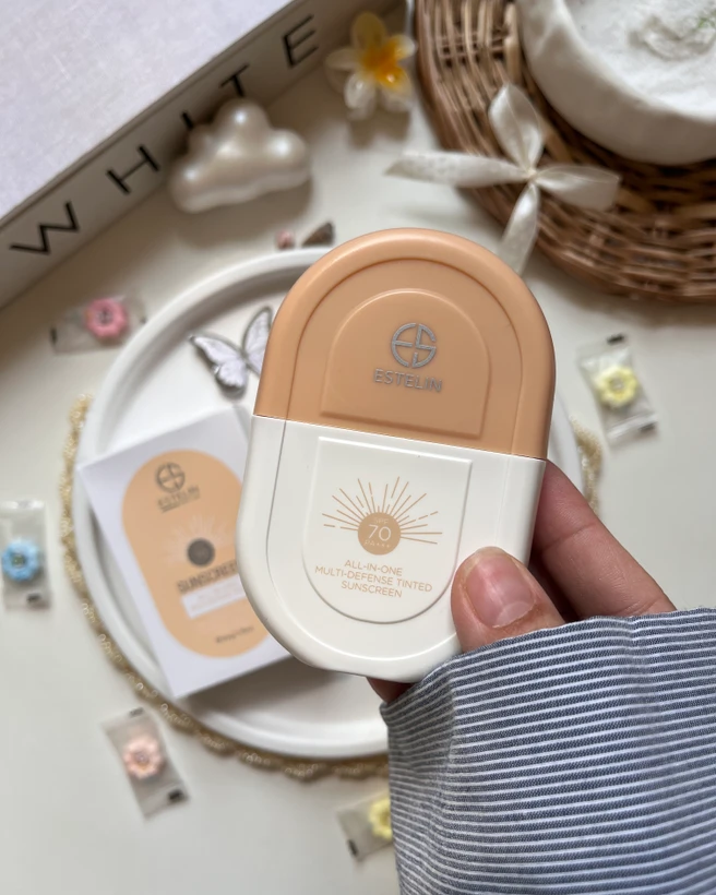 کرم ضدآفتاب تینتی (رنگ طبیعی پوست)صورت مدل  SPF 50