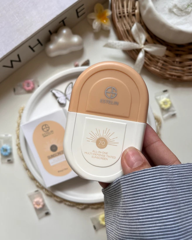 کرم ضدآفتاب تینتی (رنگ طبیعی پوست)صورت مدل SPF 50