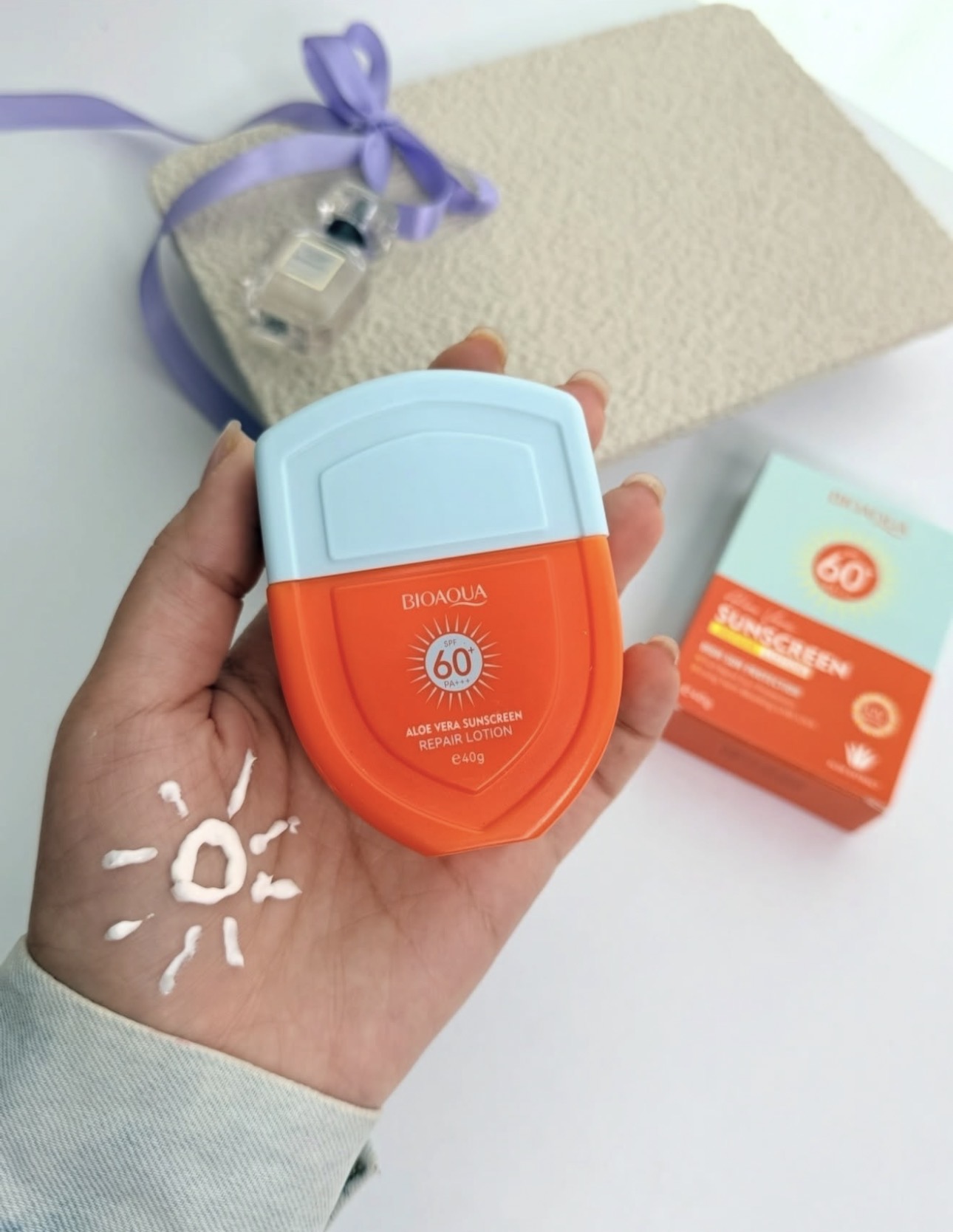 ضدآفتاب فلوئیدی و بی رنگ حاوی عصاره آلوورا Spf 60🌱🩵